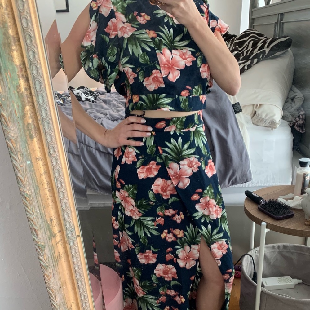 $5 w/ bundle Aura Two piece set